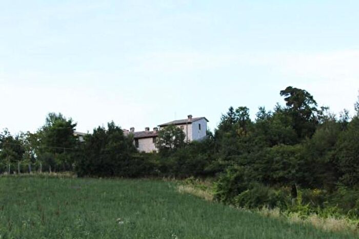Casa con 6 locali in vendita in Cagli