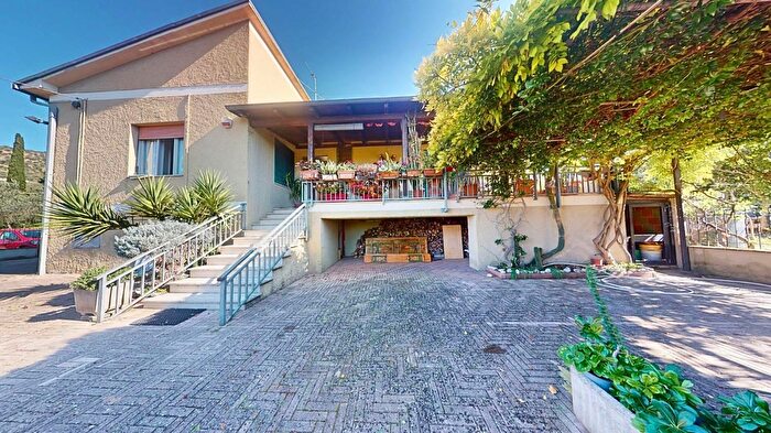 Casa con 5 locali in vendita in Via Colle Scandolaro, Foligno