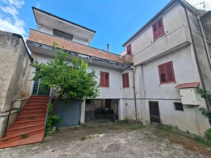 Appartamento con 7 locali in vendita in Via Torre, Castel Morrone