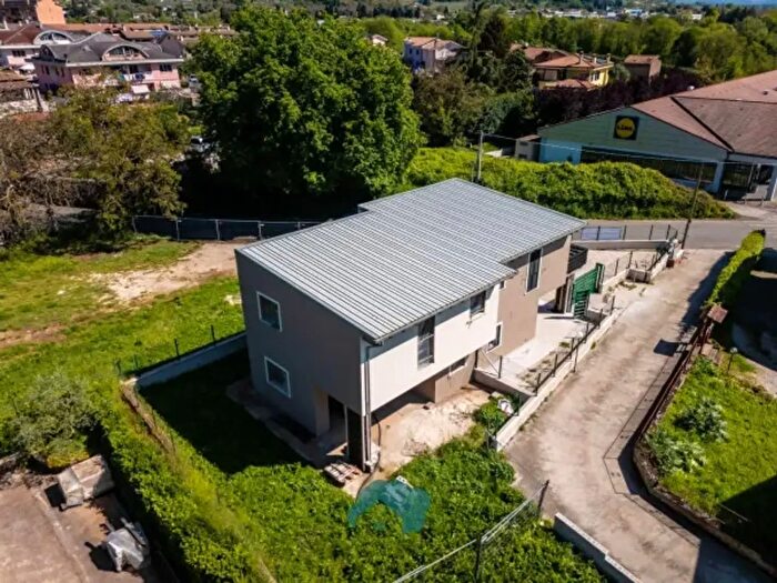 Casa quadrilocale in vendita in Via Speciano, Cave