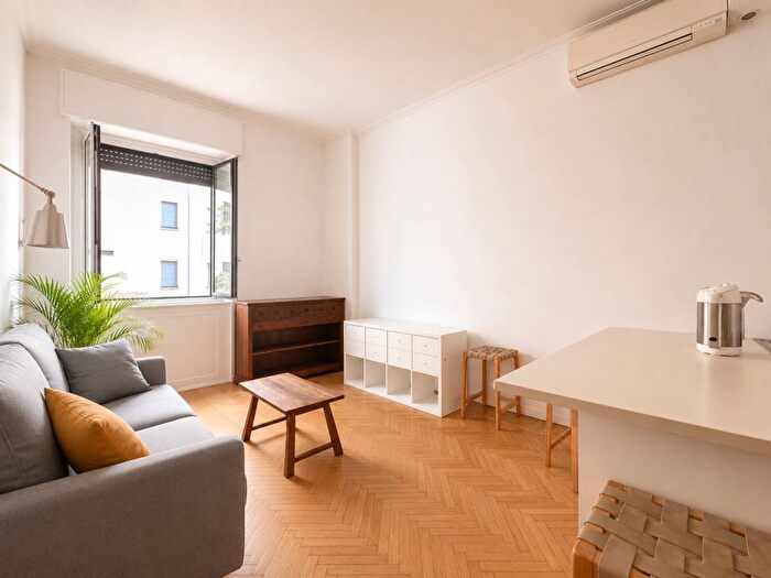 Appartamento trilocale in affitto in Via San Mansueto, Bocconi, Milano