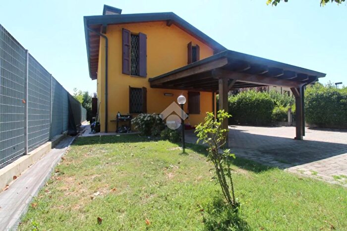 Casa quadrilocale in vendita in Via Canale, Casalgrande