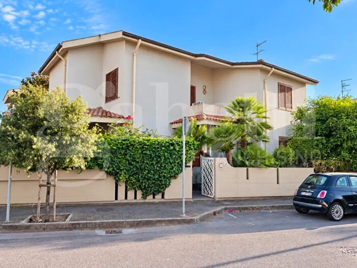 Casa con 6 locali in vendita in Via Cairoli, Oristano