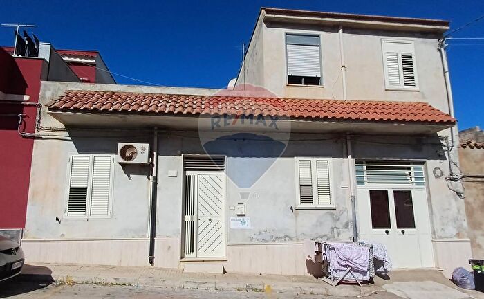 Casa con 6 locali in vendita in Via Marche, Pachino