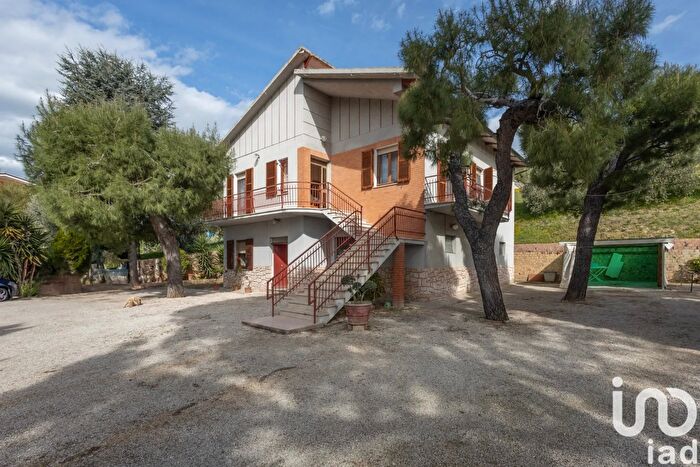 Casa con 9 locali in vendita in Localitànbsp San Giacomo, Montecosaro