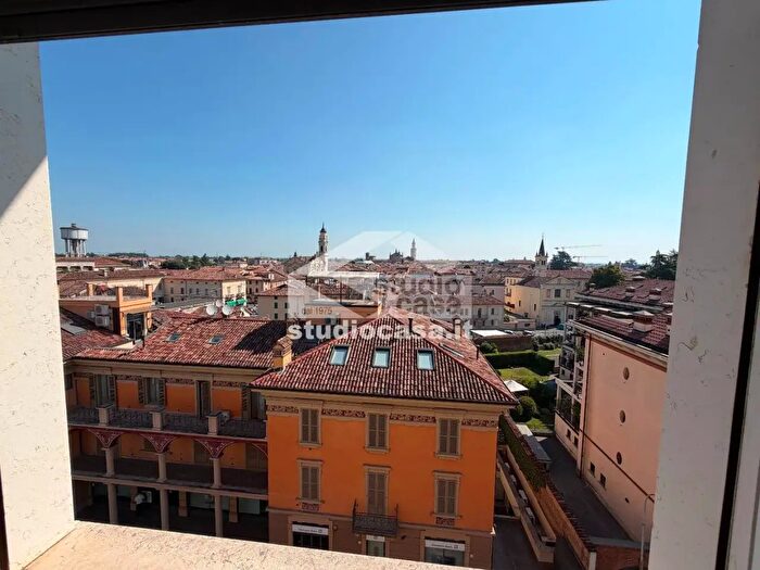 Appartamento trilocale in vendita in Via Crispi, Crema