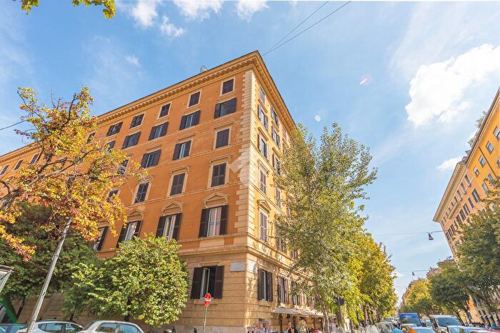 Appartamento trilocale in vendita in Via Crescenzio, Roma