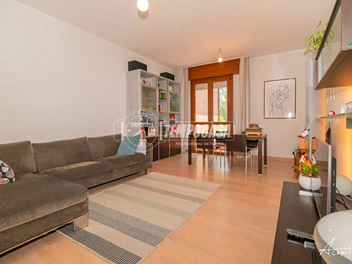Appartamento quadrilocale in vendita in Via Bach, Modena