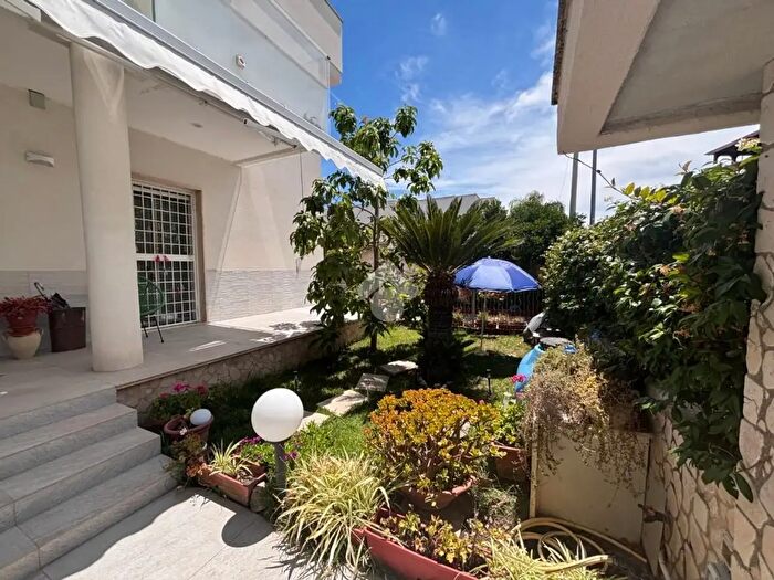 Casa trilocale in vendita in Via S Nicola Donadeo, Lequile