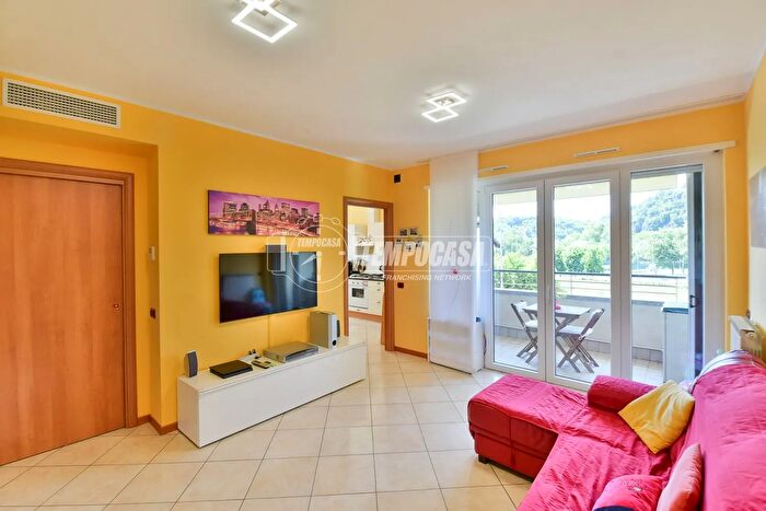 Appartamento trilocale in vendita in Via Provinciale, Dolzago