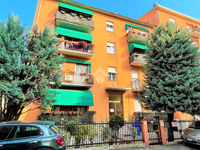 Appartamento trilocale in vendita in Via Bertolotti, Parma