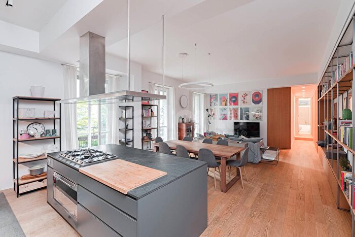 Appartamento trilocale in affitto in Piazza Mentana, Milano