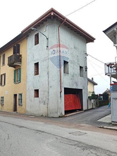 Appartamento bilocale in vendita in Via Battisti, Bardello con Malgesso e Bregano