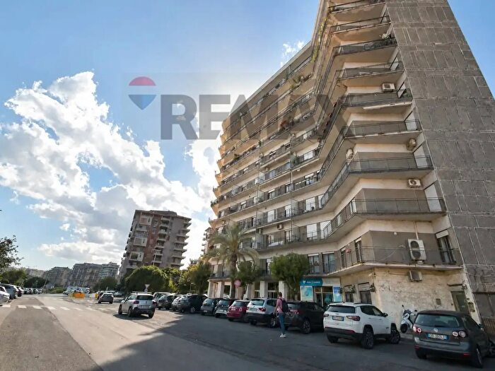 Appartamento con 7 locali in affitto in Via Alcide De Gasperi, Catania