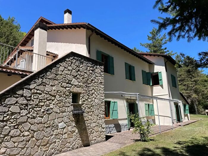 Casa con 5 locali in vendita in Preci Saccovescio, Preci