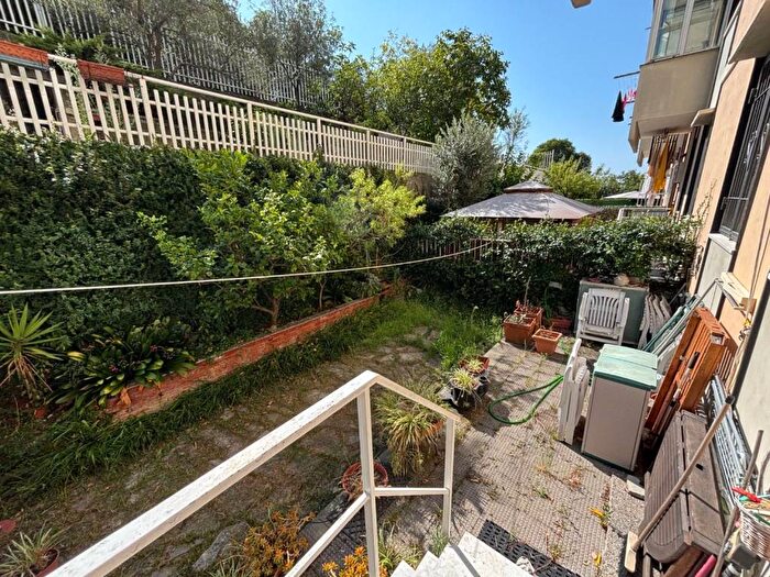 Appartamento trilocale in affitto in Via Giuseppe Sapeto, Borgoratti, Genova