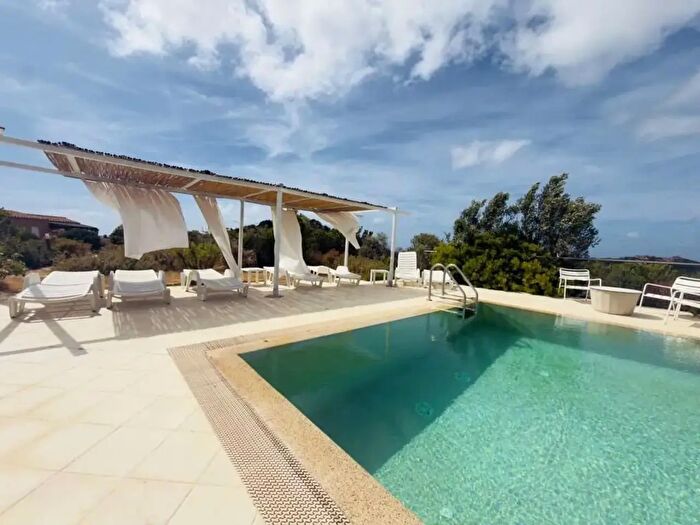 Casa con 12 locali in vendita in Trinità d'Agultu e Vignola