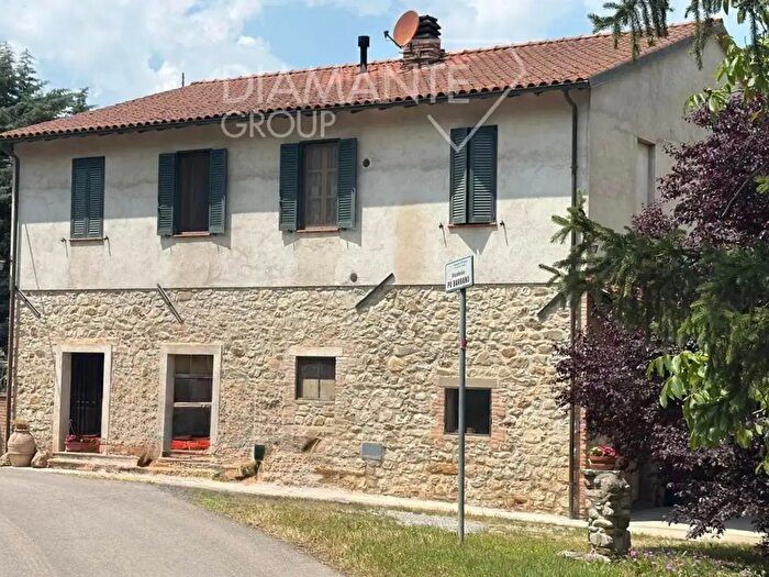 Casa con 6 locali in vendita in Piegaro