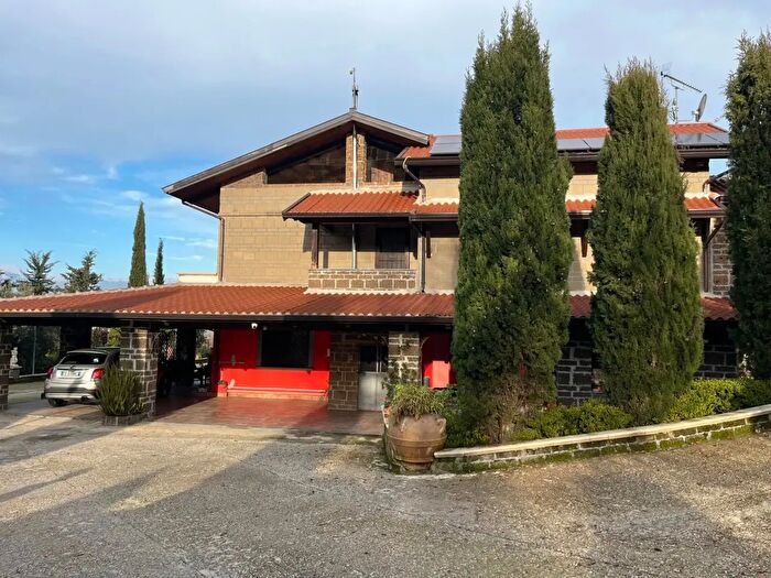 Casa con 9 locali in vendita in Alvignano Snc, Alvignano