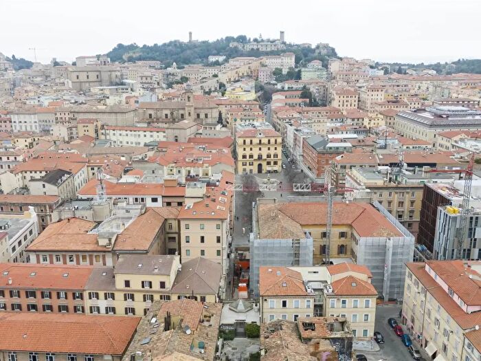 Appartamento quadrilocale in vendita in Via Curtatone, Ancona