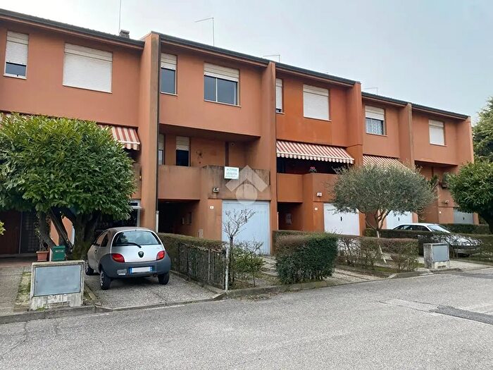 Casa con 7 locali in vendita in Via Boschetto, Castelfranco Veneto