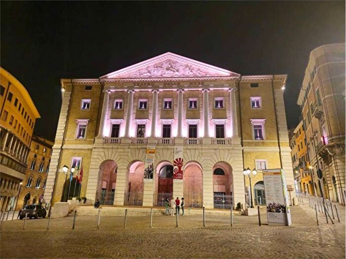 Appartamento trilocale in affitto in VIA BIRARELLI, Centro Storico, Ancona
