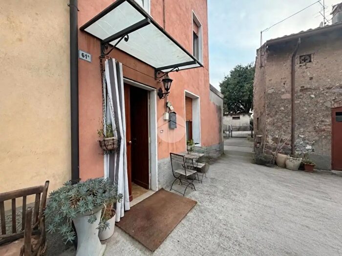 Casa con 6 locali in vendita in Str Pille, Monzambano