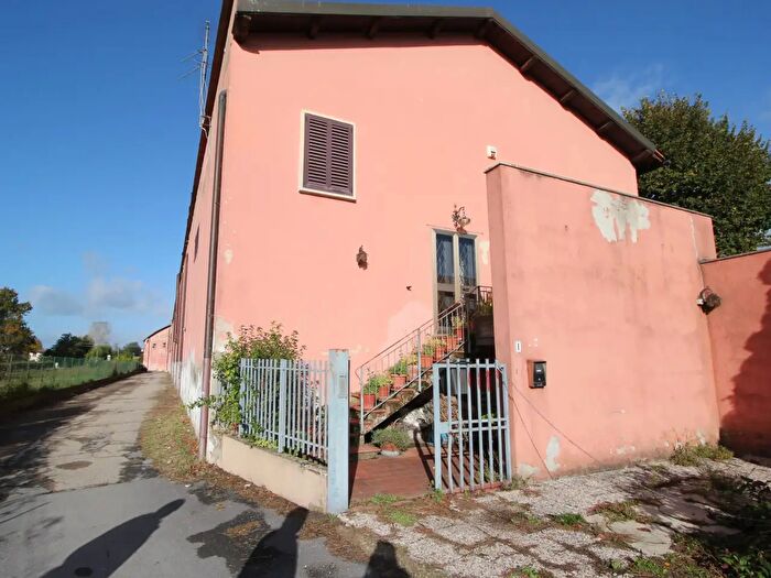 Appartamento con 6 locali in vendita in Via Martiri di Campo di Marte, Vicchio