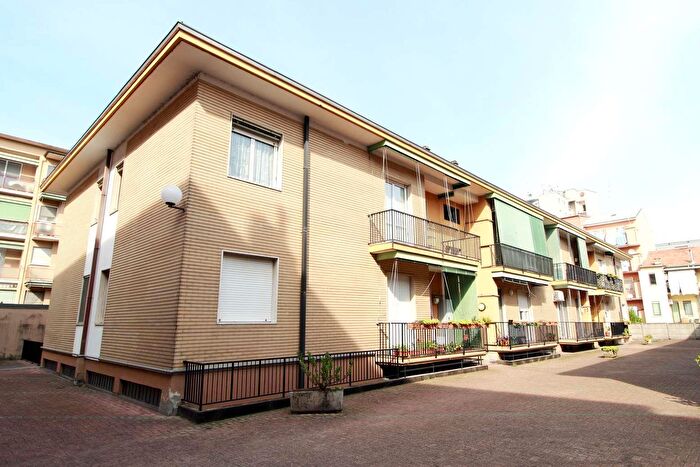 Appartamento quadrilocale in vendita in Viale Giulio Cesare, Novara