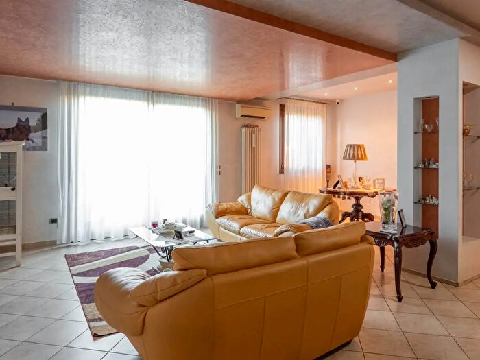 Casa con 6 locali in vendita in Spinea