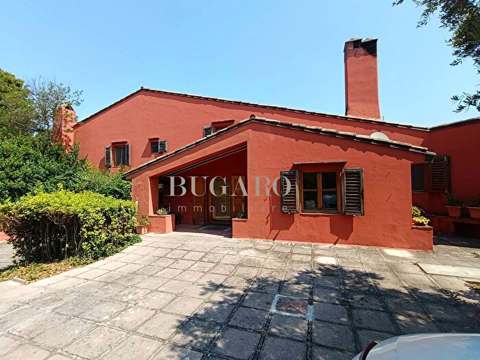 Casa con 7 locali in vendita in Osimo