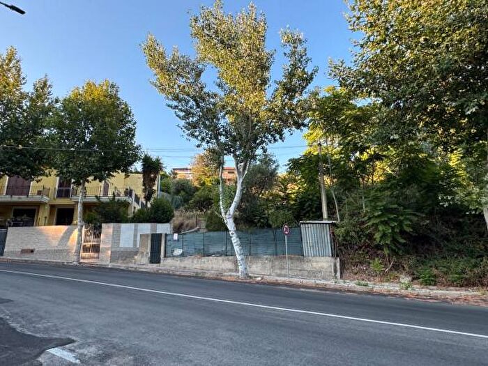 Casa con 6 locali in vendita in Via Orazio Bonanno, Messina