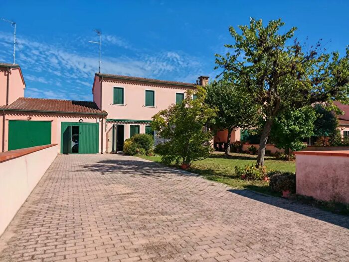 Casa quadrilocale in vendita in Polesella