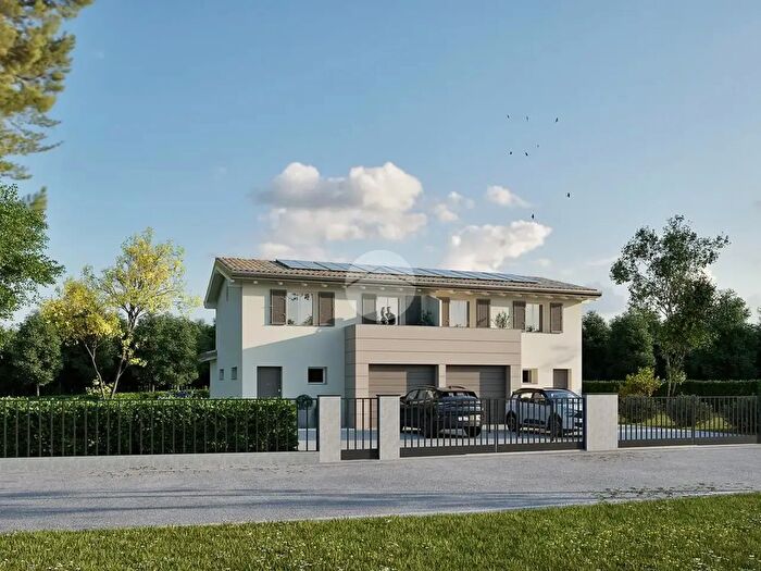 Casa quadrilocale in vendita in Via Cà Mercati, Scandiano