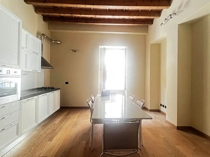 Appartamento con 6 locali in affitto in Mantova