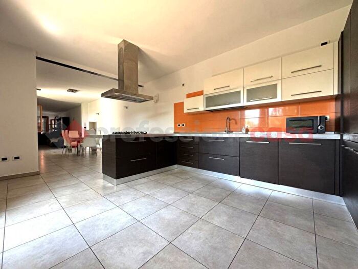 Appartamento trilocale in affitto in Via Roma, Centro, Isola della Scala