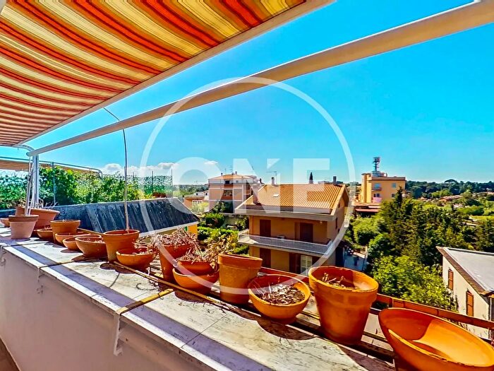 Appartamento trilocale in vendita in Via della Pisana, Roma