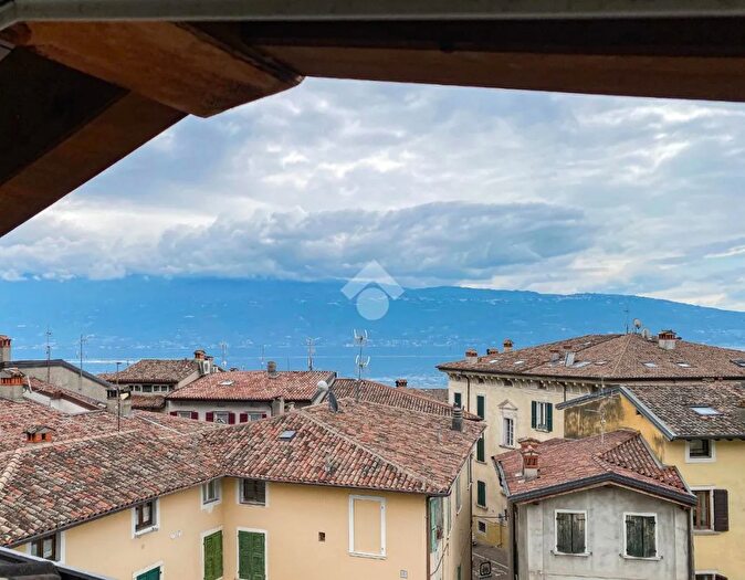 Appartamento trilocale in vendita in Via SantOrsola, Gargnano