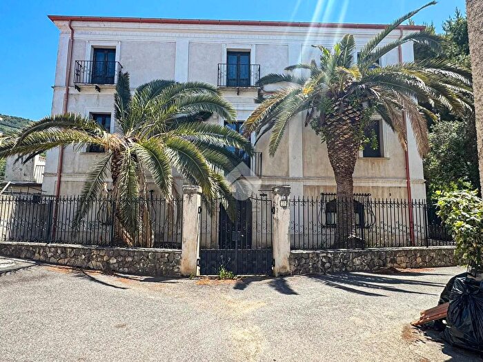 Appartamento bilocale in vendita in Largo Antonino Crea, Longobardi