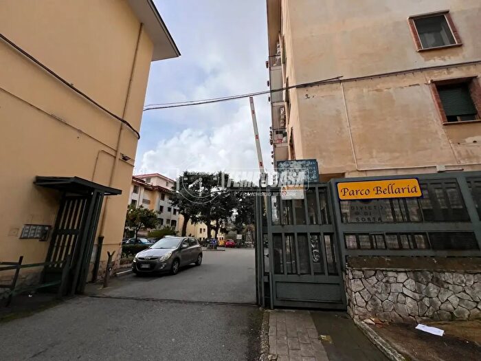 Appartamento quadrilocale in vendita in Via Miano, Napoli