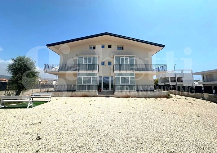 Appartamento bilocale in vendita in Via Miramare e, Avola