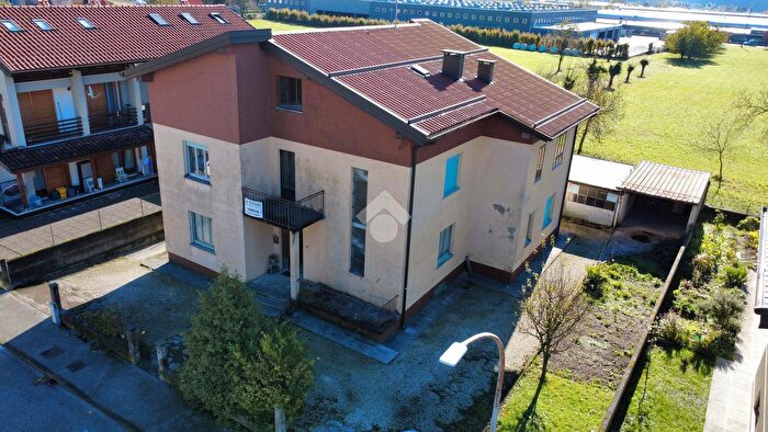 Casa con 8 locali in vendita in Via Udine, Tolmezzo