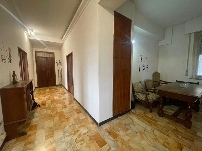 Appartamento con 6 locali in vendita in Via Giuseppe Mazzini, Siena