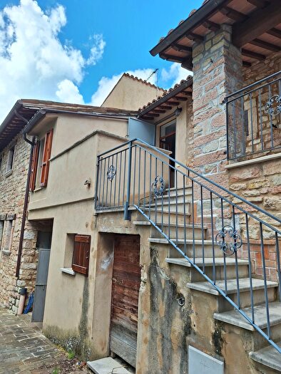 Appartamento trilocale in vendita in Via Folignate, Visso