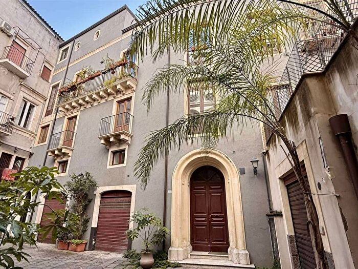 Appartamento quadrilocale in affitto in Centro Storico, Catania