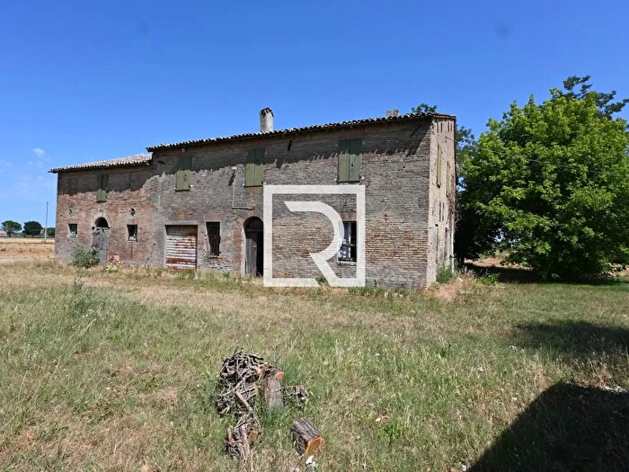 Casa con 12 locali in vendita in Via Ravegnana, Ravenna