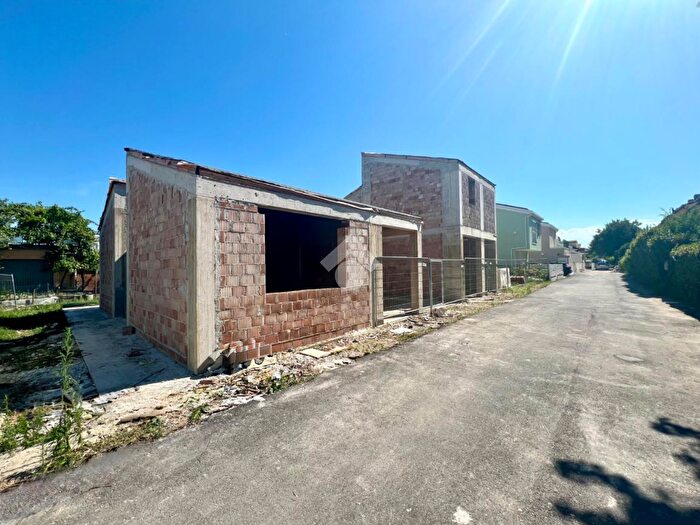 Casa trilocale in vendita in Via Don Carlos, Rimini