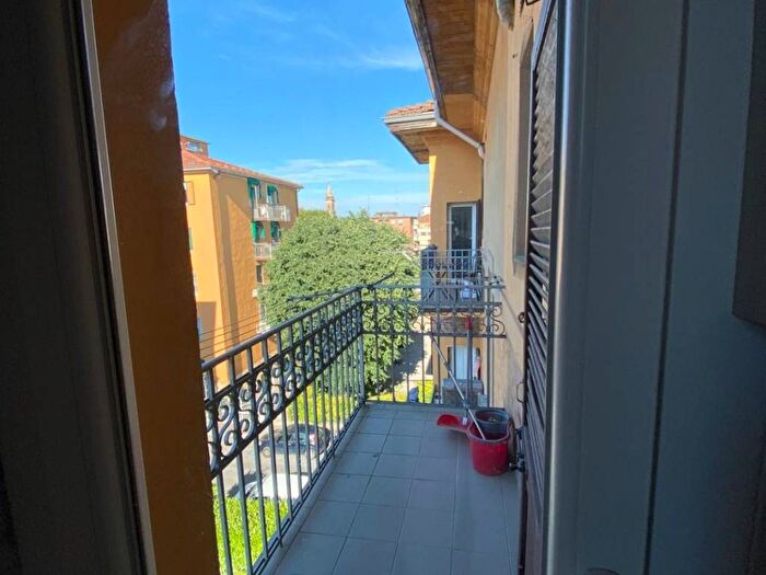 Appartamento trilocale in affitto in Via Giovanni Francesco Barbieri, Bolognina, Bologna