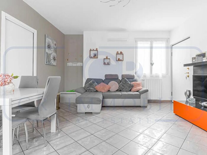 Appartamento trilocale in vendita in Via Piave, Bollate