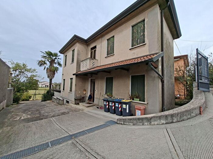 Casa quadrilocale in vendita in Via Calcroci, Dolo
